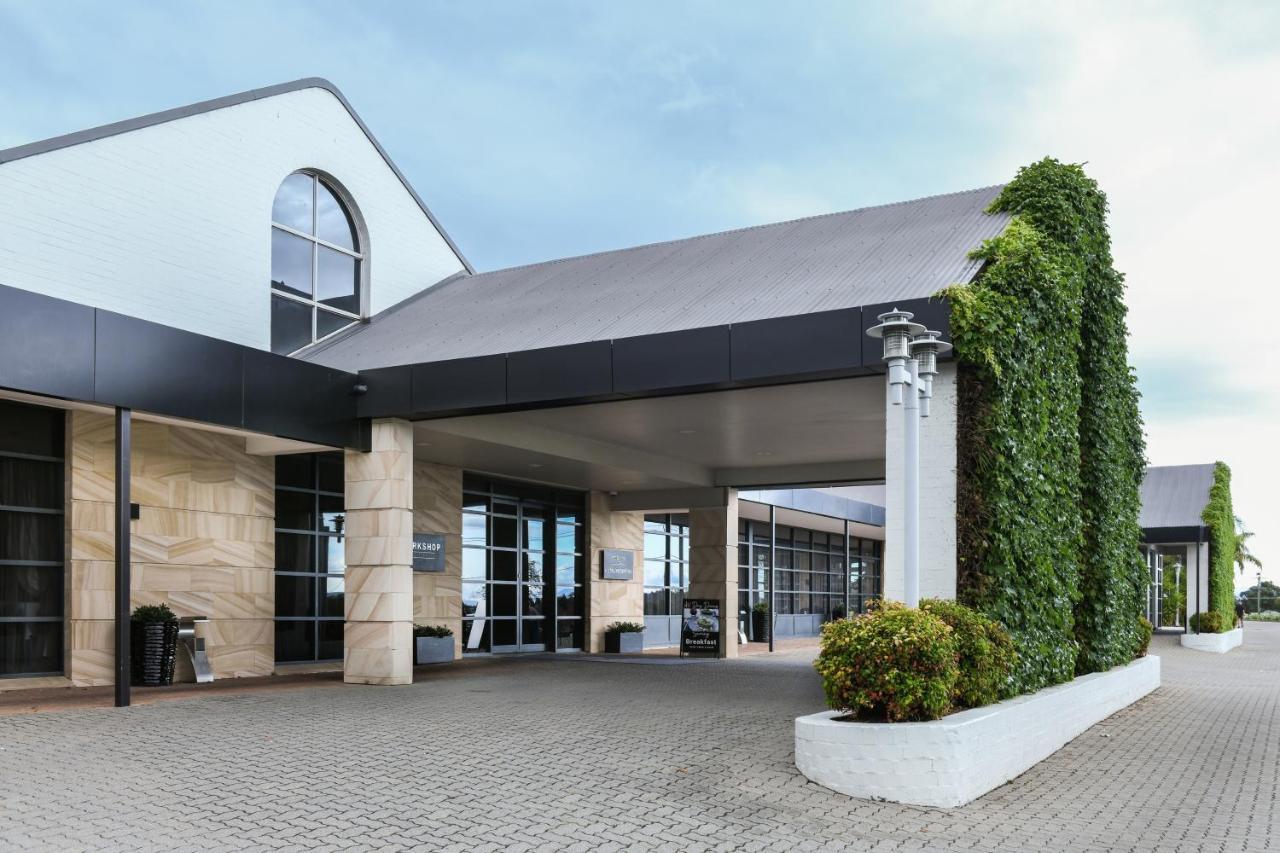 Powerhouse Hotel Tamworth By Rydges מראה חיצוני תמונה The entrance to the hotel