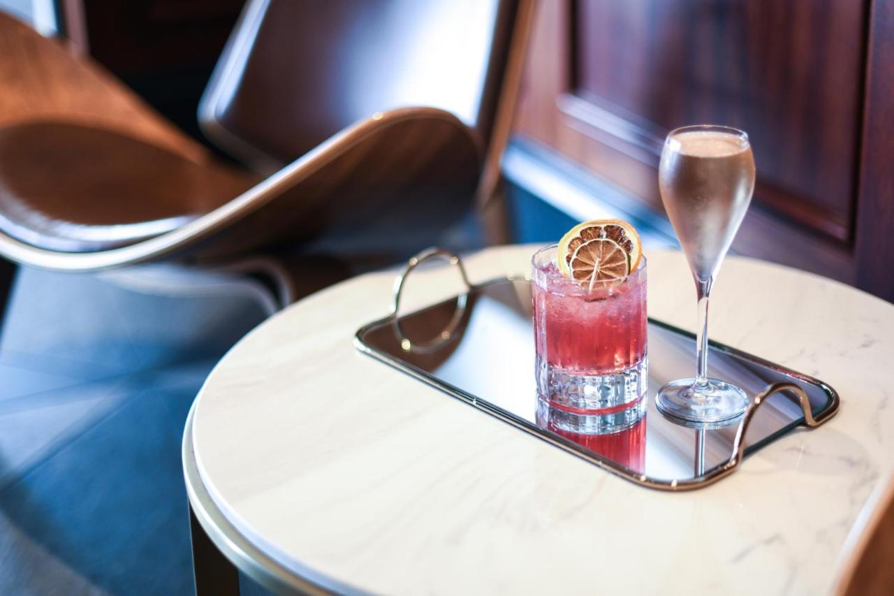 Powerhouse Hotel Tamworth By Rydges מראה חיצוני תמונה A Pink Lady cocktail