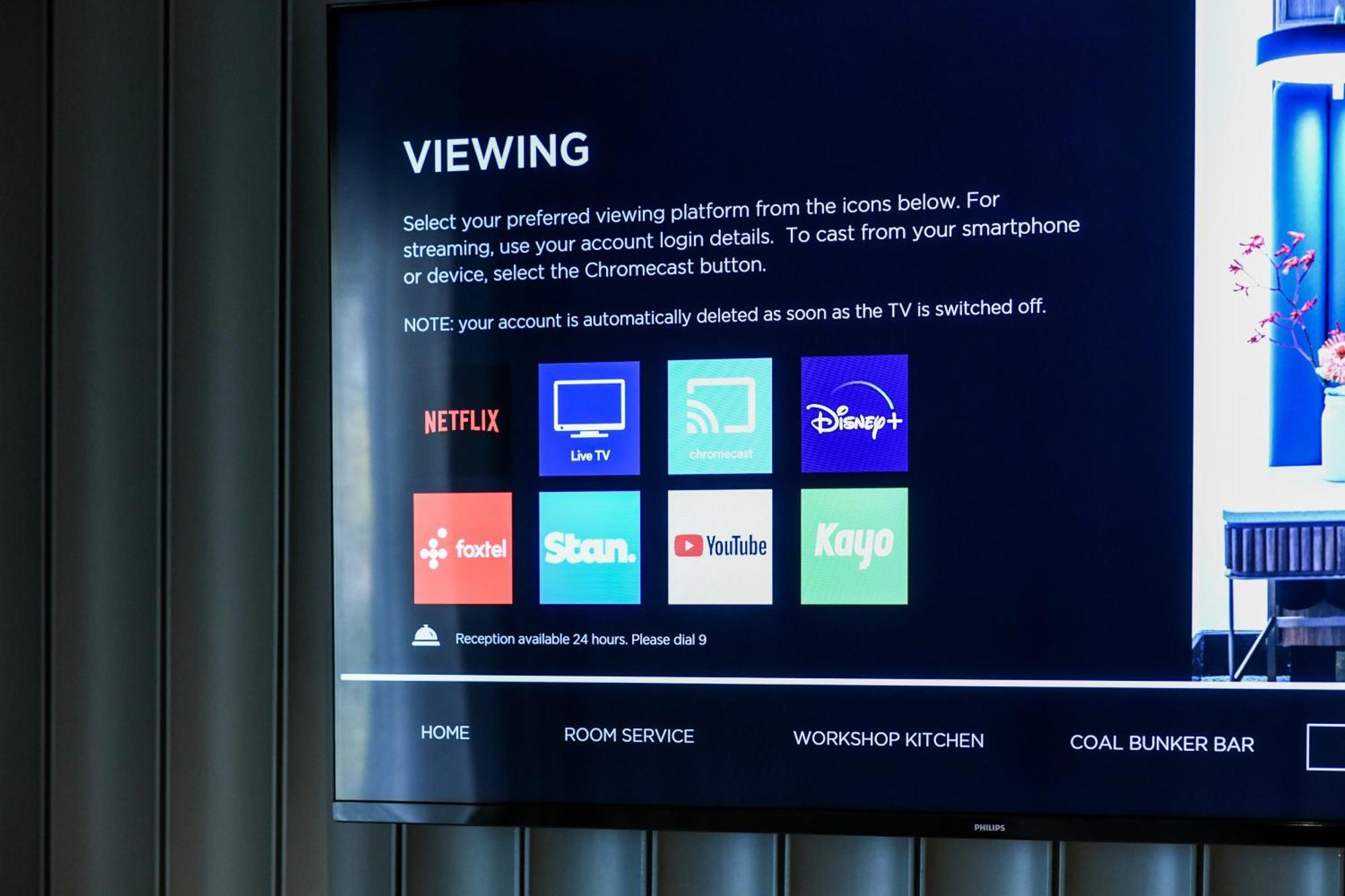 Powerhouse Hotel Tamworth By Rydges מראה חיצוני תמונה A television with a built-in Chromecast