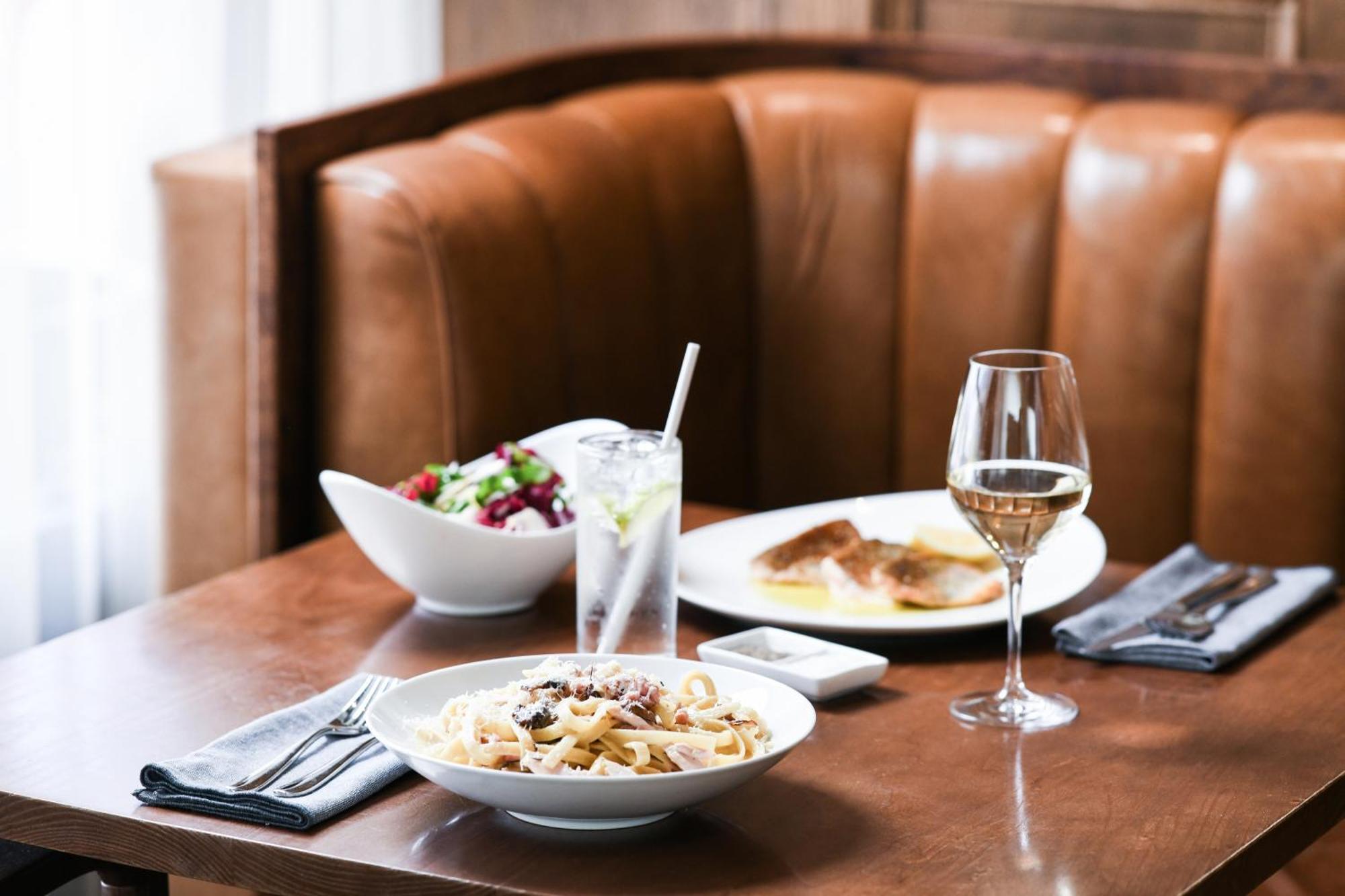Powerhouse Hotel Tamworth By Rydges מראה חיצוני תמונה A meal at the restaurant