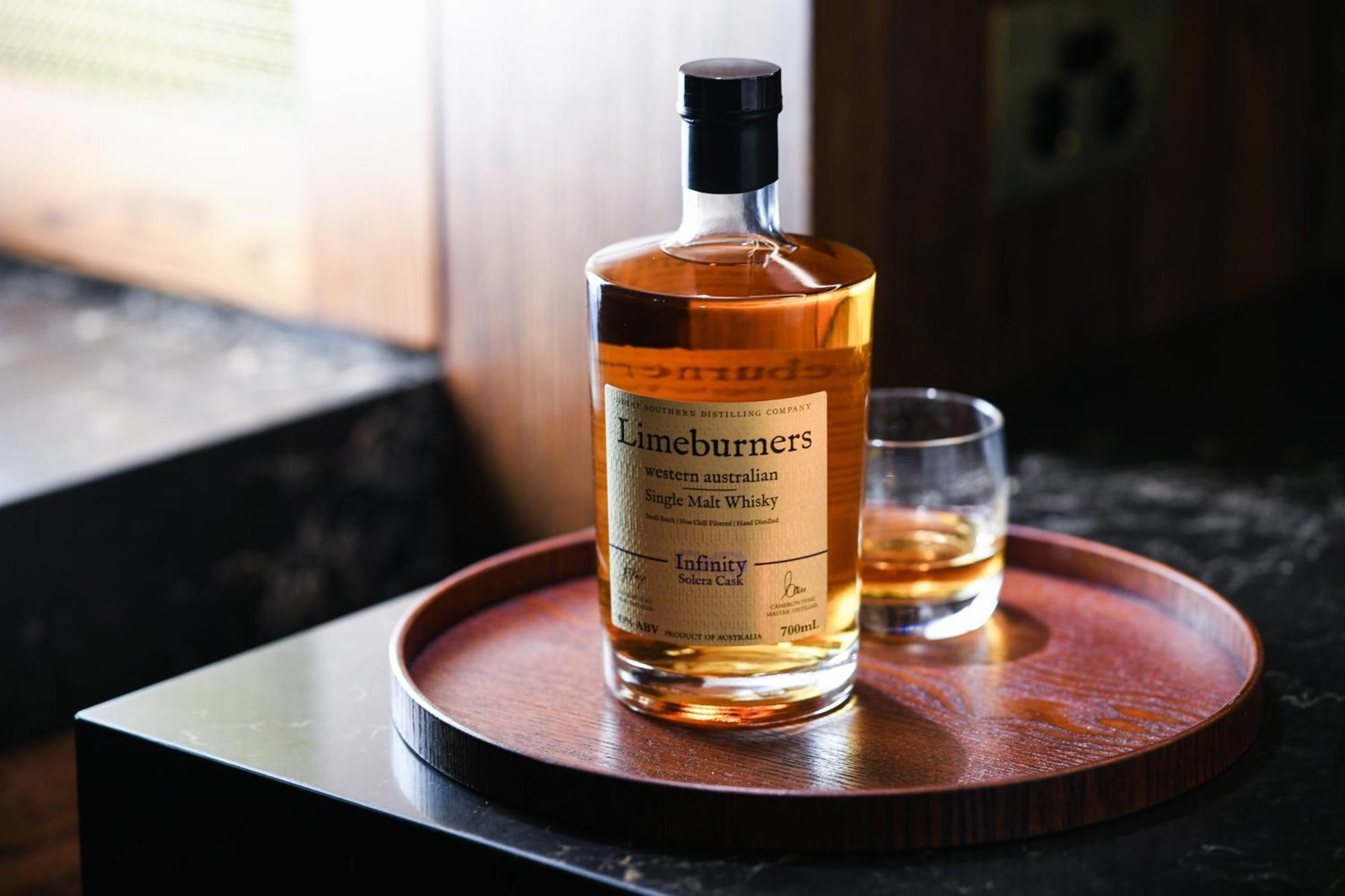 Powerhouse Hotel Tamworth By Rydges מראה חיצוני תמונה A bottle of single malt whisky