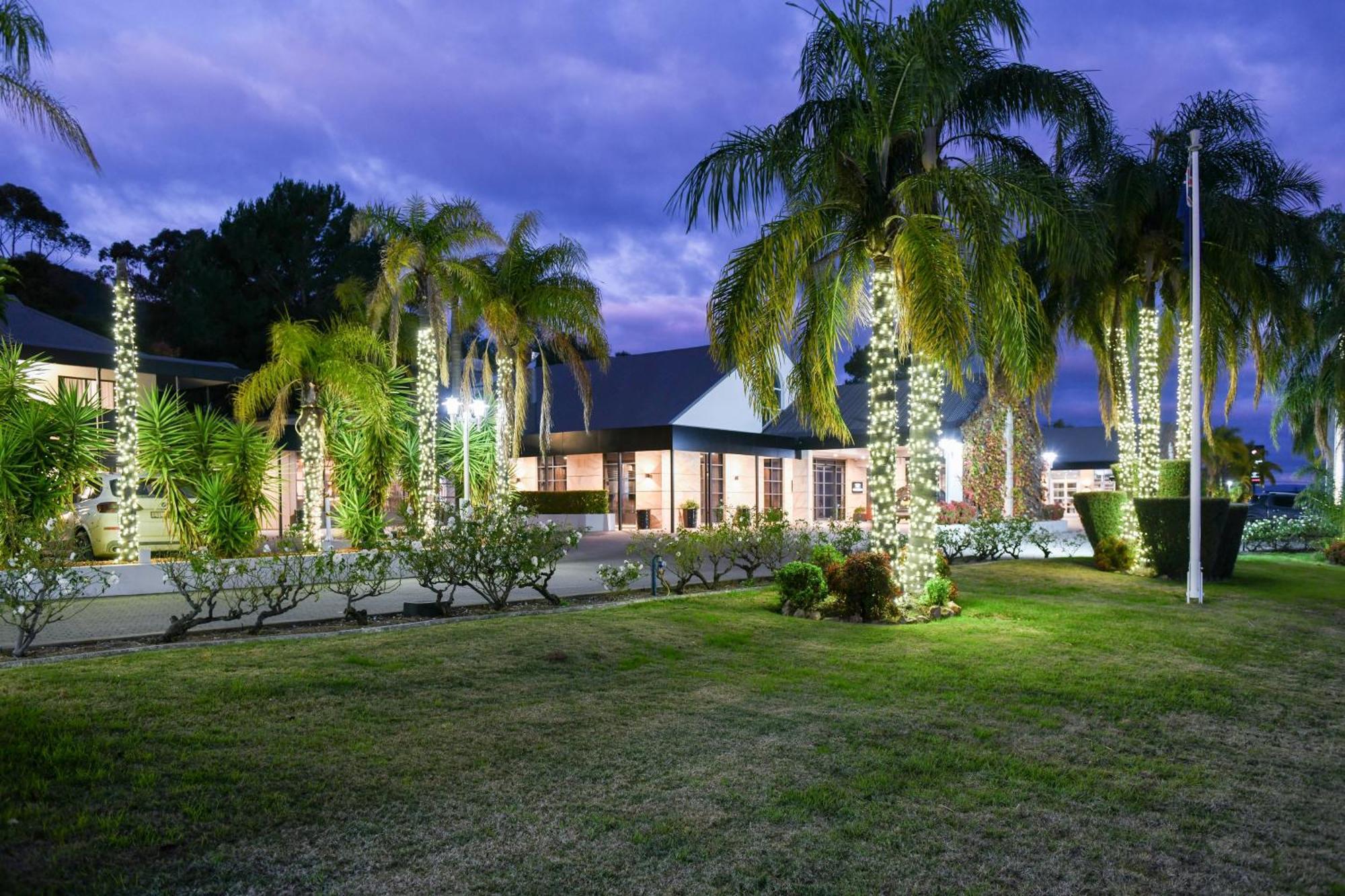 Powerhouse Hotel Tamworth By Rydges מראה חיצוני תמונה The clubhouse at the Royal Pines Resort
