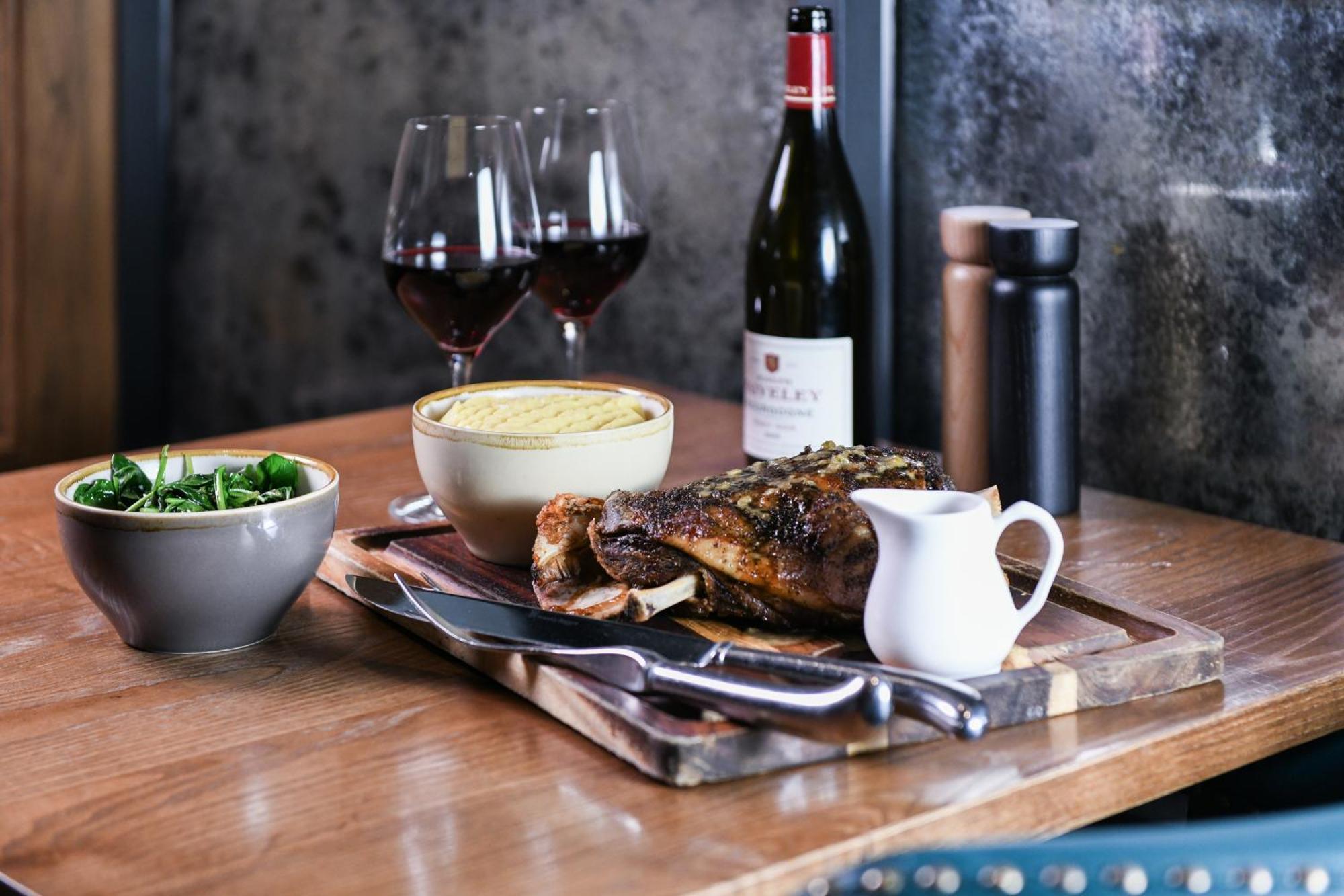 Powerhouse Hotel Tamworth By Rydges מראה חיצוני תמונה A meal at the restaurant