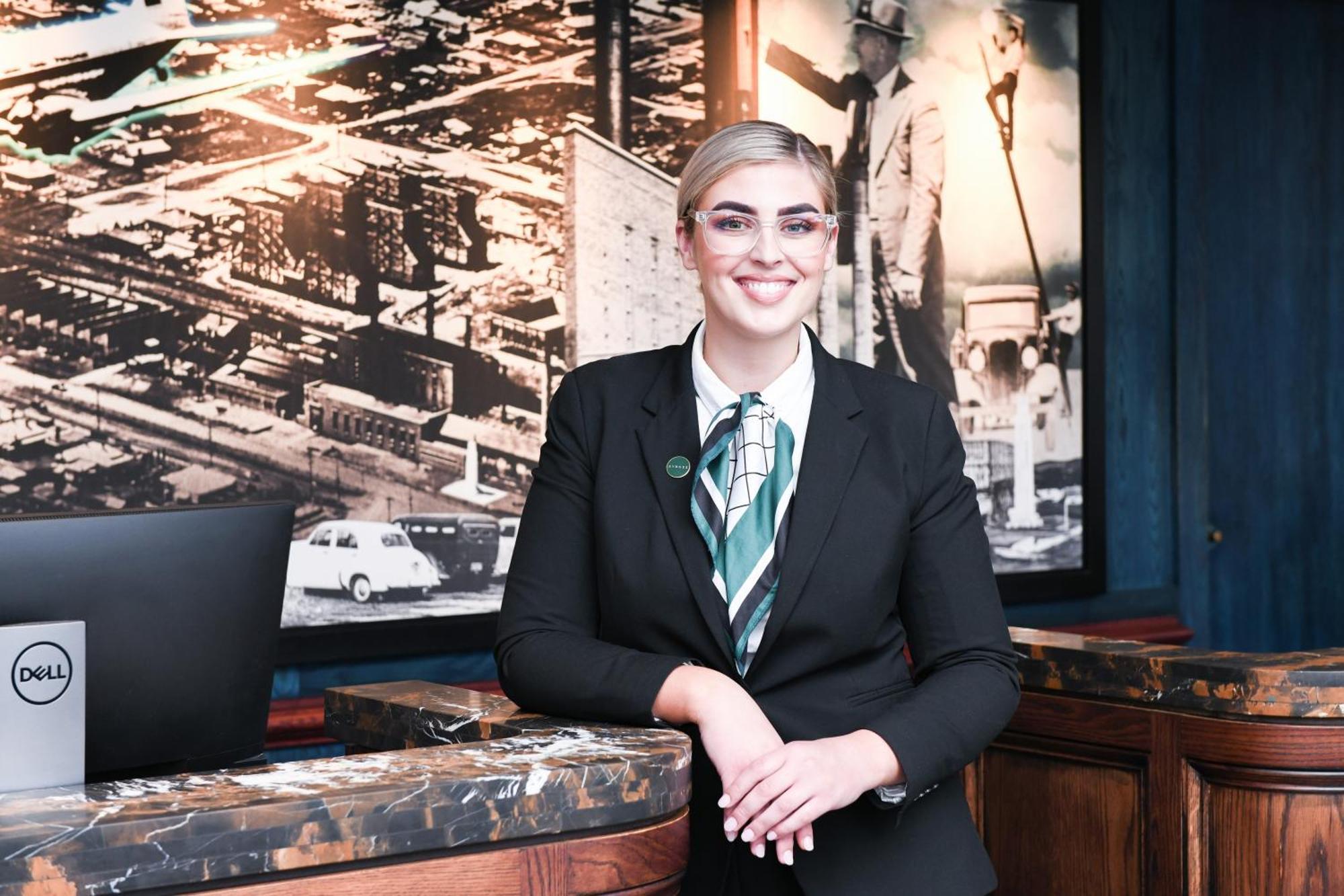 Powerhouse Hotel Tamworth By Rydges מראה חיצוני תמונה A concierge at the Mandarin Oriental, Munich